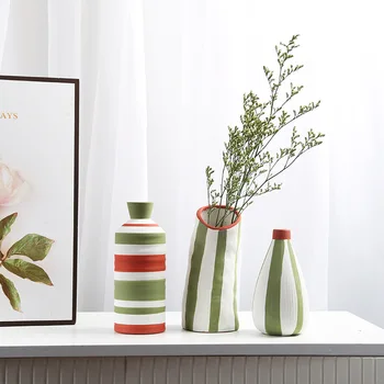 Ръчно рисувана керамична ваза с модерни северни геометрични линии, подходяща за домашни и вътрешни меки декоративни занаяти