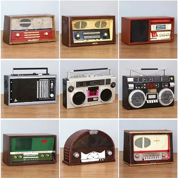 Ретро и носталгичен ретро радио модел от 70-те години, радио от желязна ламарина, фотографски реквизит, декорации на стари предмети
