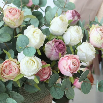 Показване на изкуствени фалшиви цветя, за да направите стари рози от кокс в европейски стил ретро симулация рози букет за селска къща Сватба