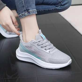 Обувки за бягане Дамски дишащи маратонки нови външни светлинни мрежести въздушни възглавници Дамски спортни обувки Тренировъчни обувки Zapatos De Mujer