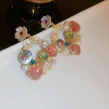 Сребърна игла Неправилни сладководни перлени обеци Ягода кристал цвете